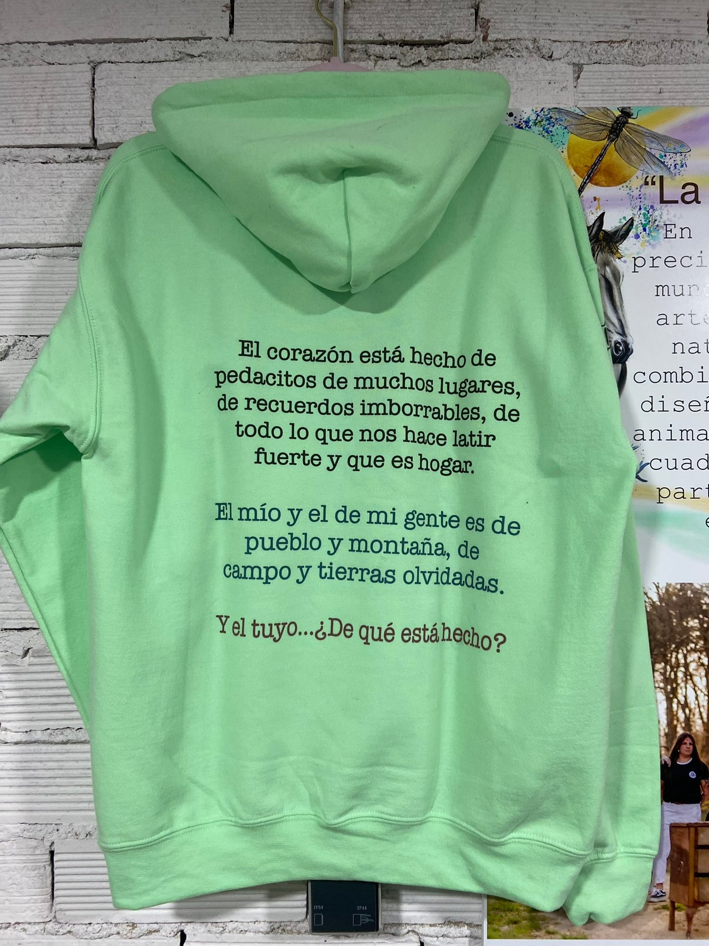 Sudadera Verde Mint con ilustración