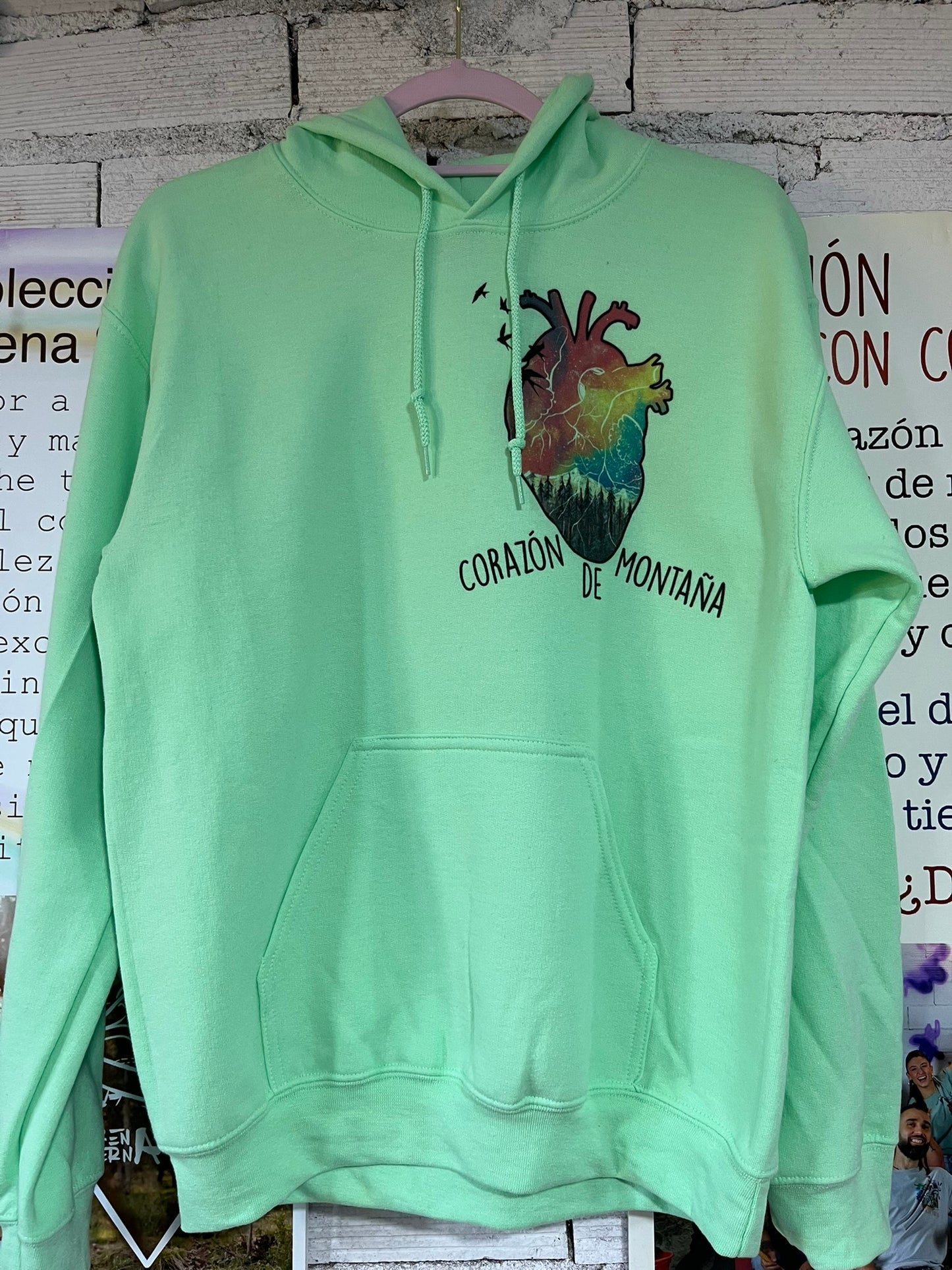 Sudadera Verde Mint con ilustración